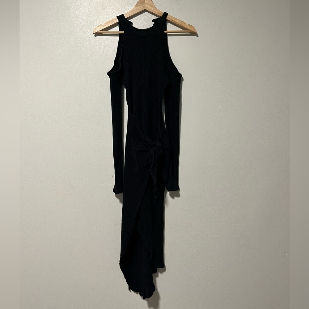 LUSH Black Ribbed Cold Shoulder Tie-Front Midi Dress - Small